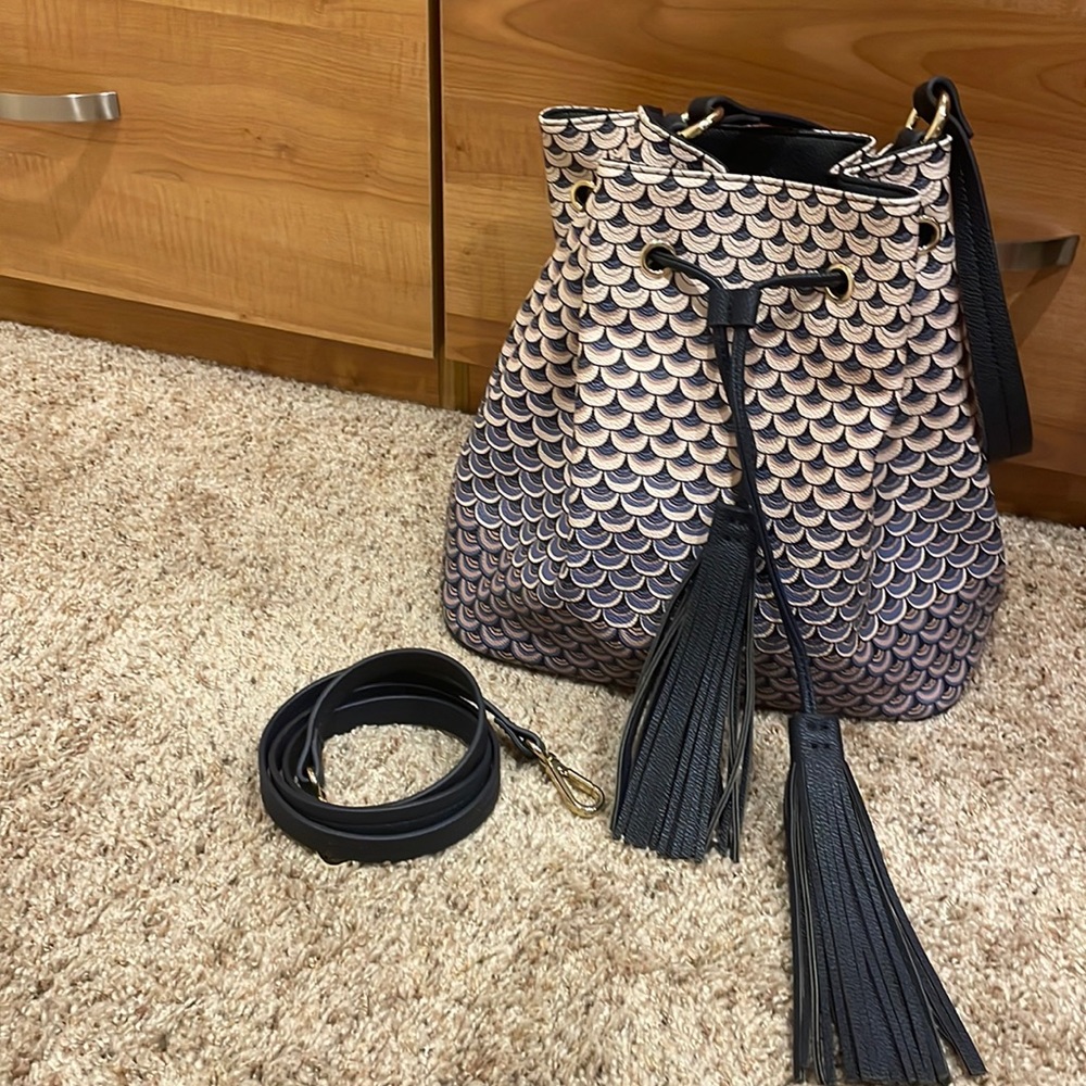 TED BAKER
Womens Navy Bevley Drawstring Bucket Bag